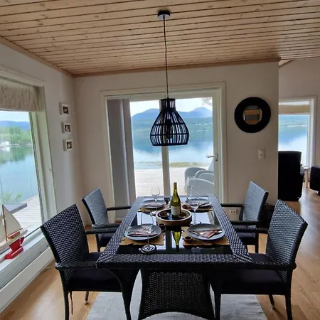 Nyaraló Seaside With Stunning View! Ålesund