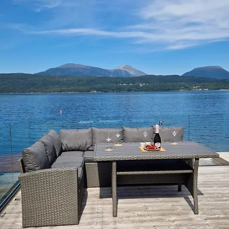 Seaside With Stunning View! Дом отдыха Олесунн